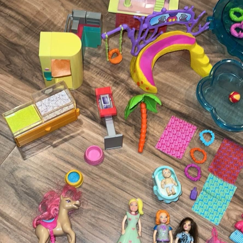 VTG POLLY POCKETS COLLECTION 290+ PIECES 2000's HOUSE ,CAR,BOAT, POOL-CARS- EUC! - Picture 3 of 6